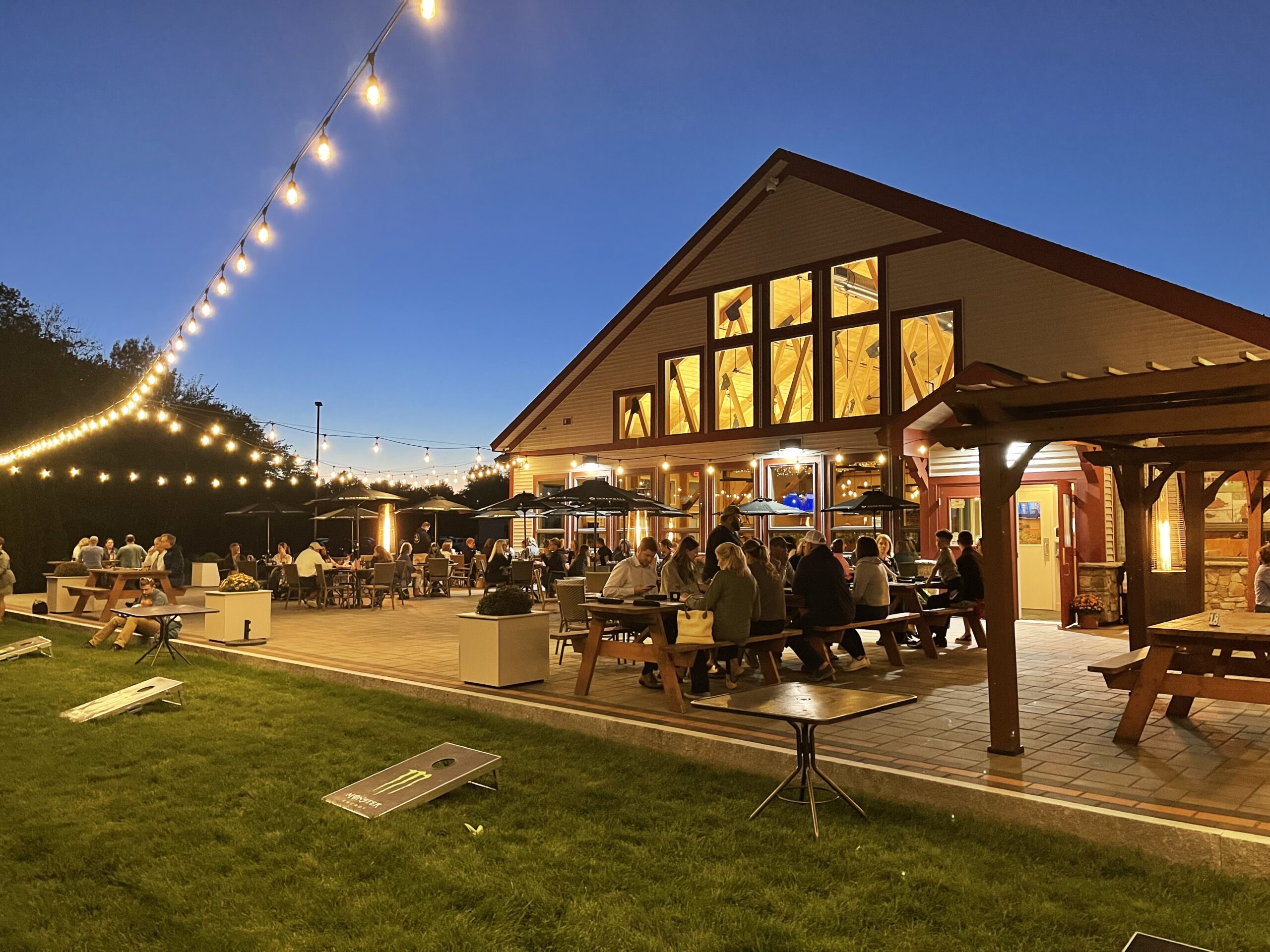 The Hill Bar & Grille evening dining